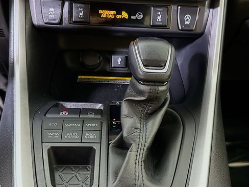 Certified 2021 Toyota RAV4 XLE Premium AWD/4WD image 8