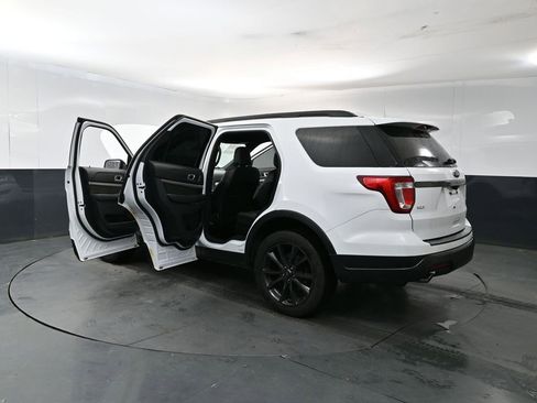 Used 2019 Ford Explorer XLT w/ Equipment Group 202A AWD/4WD image 28