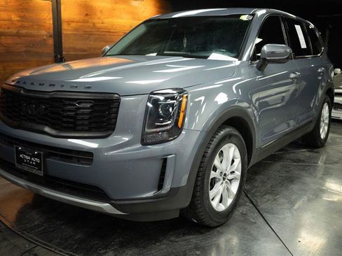 Used 2022 Kia Telluride LX image 2