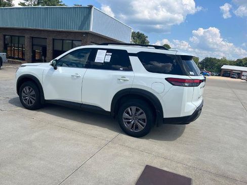Certified 2024 Nissan Pathfinder SV AWD/4WD image 3