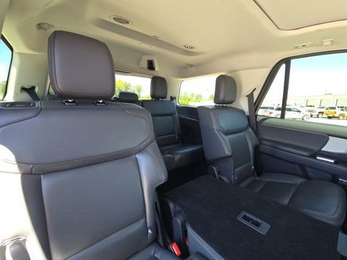 Used 2025 Ford Expedition Active AWD/4WD image 19