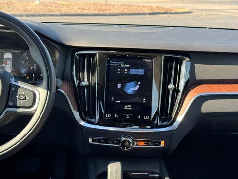 Used 2022 Volvo S60 B5 Momentum w/ Premium Package image 13