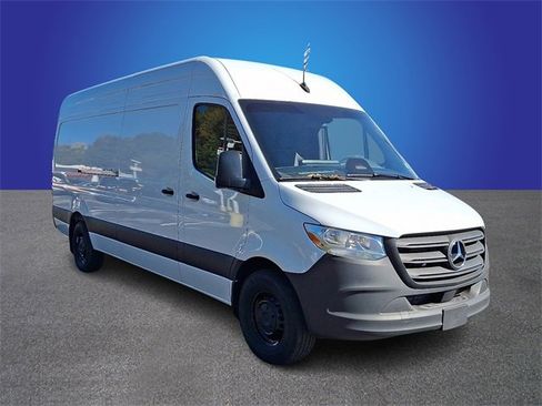 Used 2025 Mercedes-Benz Sprinter 2500 image 3