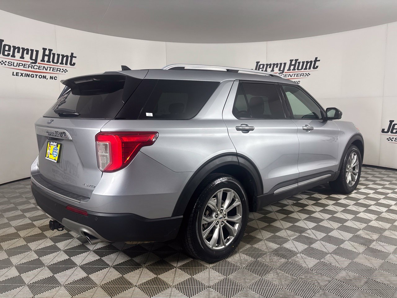 Used 2022 Ford Explorer Limited AWD/4WD image 4