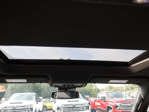 Used 2024 Chevrolet Silverado 1500 High Country w/ High Country Premium Package AWD/4WD image 17