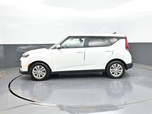 Used 2020 Kia Soul LX image 2