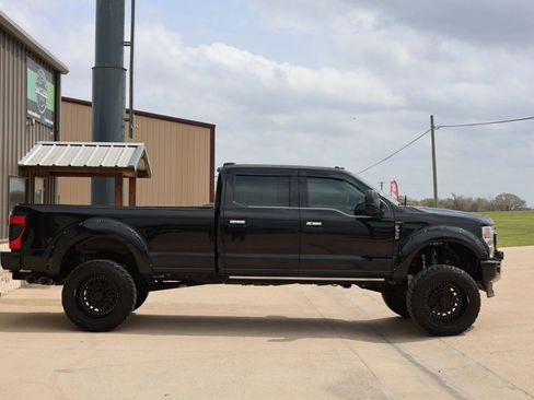 Used 2021 Ford F350 Platinum w/ FX4 Off-Road Package AWD/4WD image 2