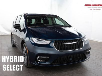 Used 2024 Chrysler Pacifica Limited