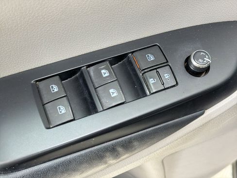 Used 2015 Toyota Highlander XLE FWD image 21
