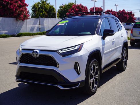 Used 2025 Toyota RAV4 XSE w/ Weather Package AWD/4WD image 5