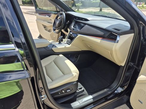 Used 2017 Cadillac XT5 Luxury w/ Driver Awareness Package image 19