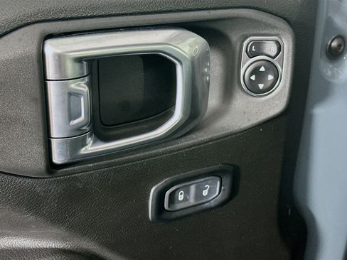 Used 2024 Jeep Wrangler Unlimited AWD/4WD image 15
