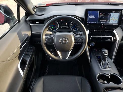 Used 2021 Toyota Venza XLE image 19