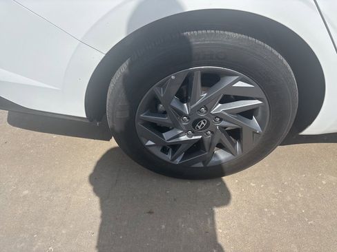 Used 2025 Hyundai Elantra Blue image 11