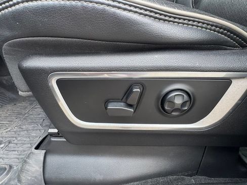 Used 2019 RAM 1500 Laramie AWD/4WD image 16