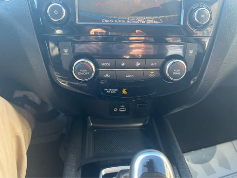 Used 2022 Nissan Rogue Sport SV image 26