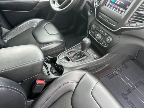 Used 2019 Jeep Cherokee Latitude Plus w/ Comfort/Convenience Group image 15