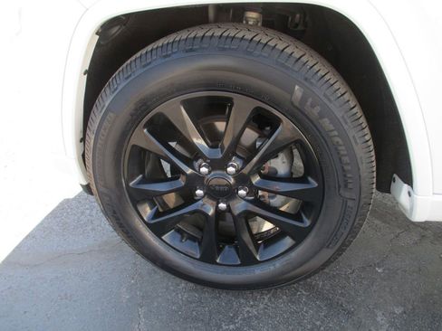 Used 2018 Jeep Grand Cherokee Altitude image 15