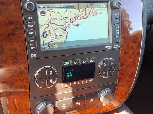 Used 2013 Chevrolet Avalanche LTZ image 31