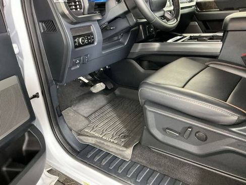 Used 2025 Ford F450 Lariat w/ FX4 Off-Road Package AWD/4WD image 18