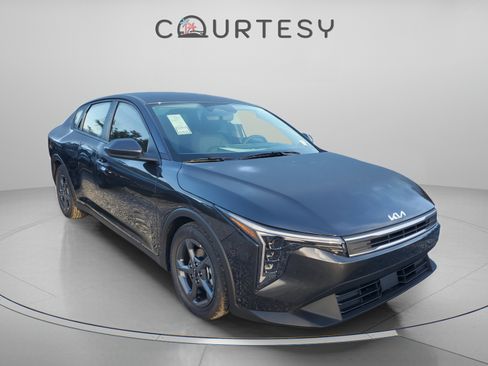 Used 2025 Kia K4 FWD image 6