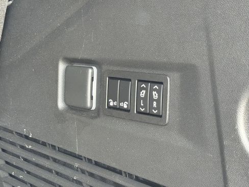 Used 2022 Chevrolet Tahoe RST w/ Sport Performance Package image 19