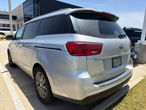 Used 2021 Kia Sedona EX FWD image 4