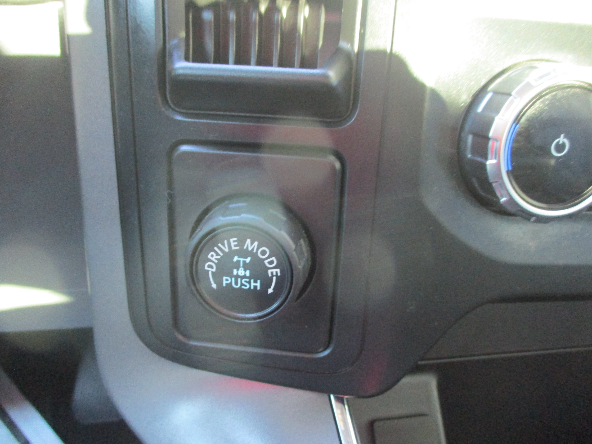 Used 2022 Ford F150 XLT w/ Equipment Group 301A Mid RWD image 18