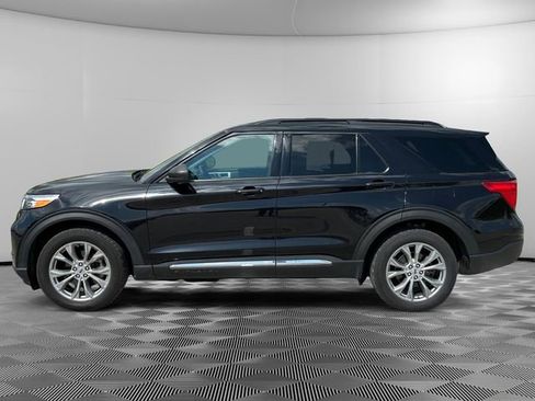 Used 2021 Ford Explorer XLT w/ Equipment Group 202A AWD/4WD image 2