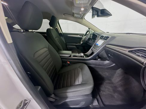 Used 2020 Ford Fusion SE FWD image 31