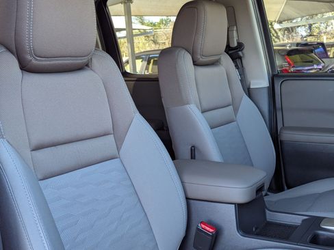 Used 2022 Nissan Frontier SV w/ Technology Package image 30