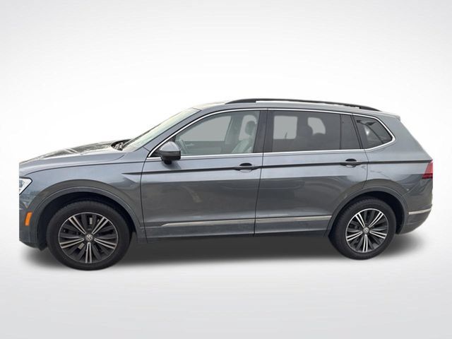 Used 2018 Volkswagen Tiguan SE w/ 18" Alloy Wheels Package FWD image 3