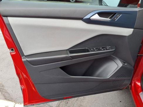 Used 2023 Volkswagen Taos SE image 14