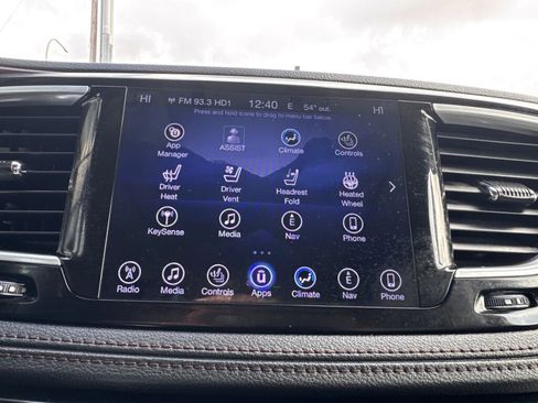 Used 2017 Chrysler Pacifica Limited image 39