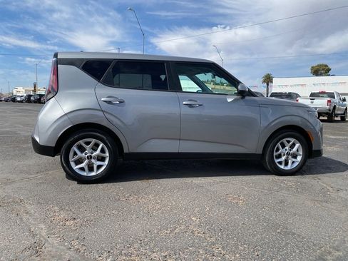 Used 2025 Kia Soul LX w/ LX Technology Package image 5