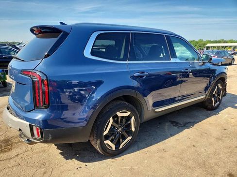 Used 2023 Kia Telluride EX w/ EX Captain's Chair Package FWD image 3