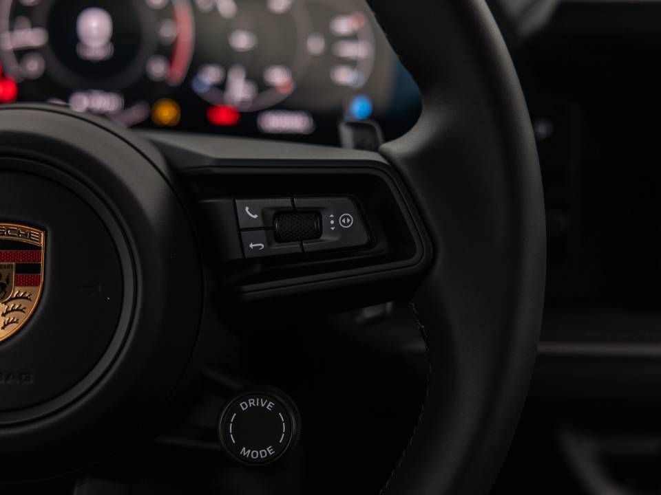 Certified 2026 Porsche Cayenne AWD/4WD image 41