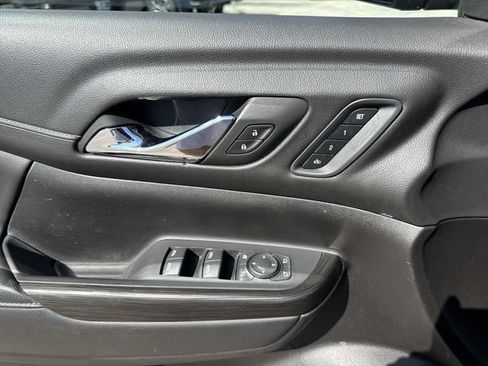 Used 2023 GMC Acadia SLT w/ Preferred Package FWD image 23