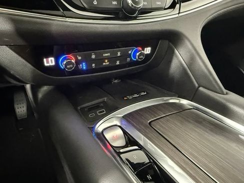 Used 2022 Buick Enclave Avenir FWD image 23