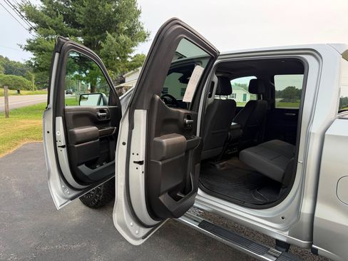 Used 2019 Chevrolet Silverado 1500 LT AWD/4WD image 32