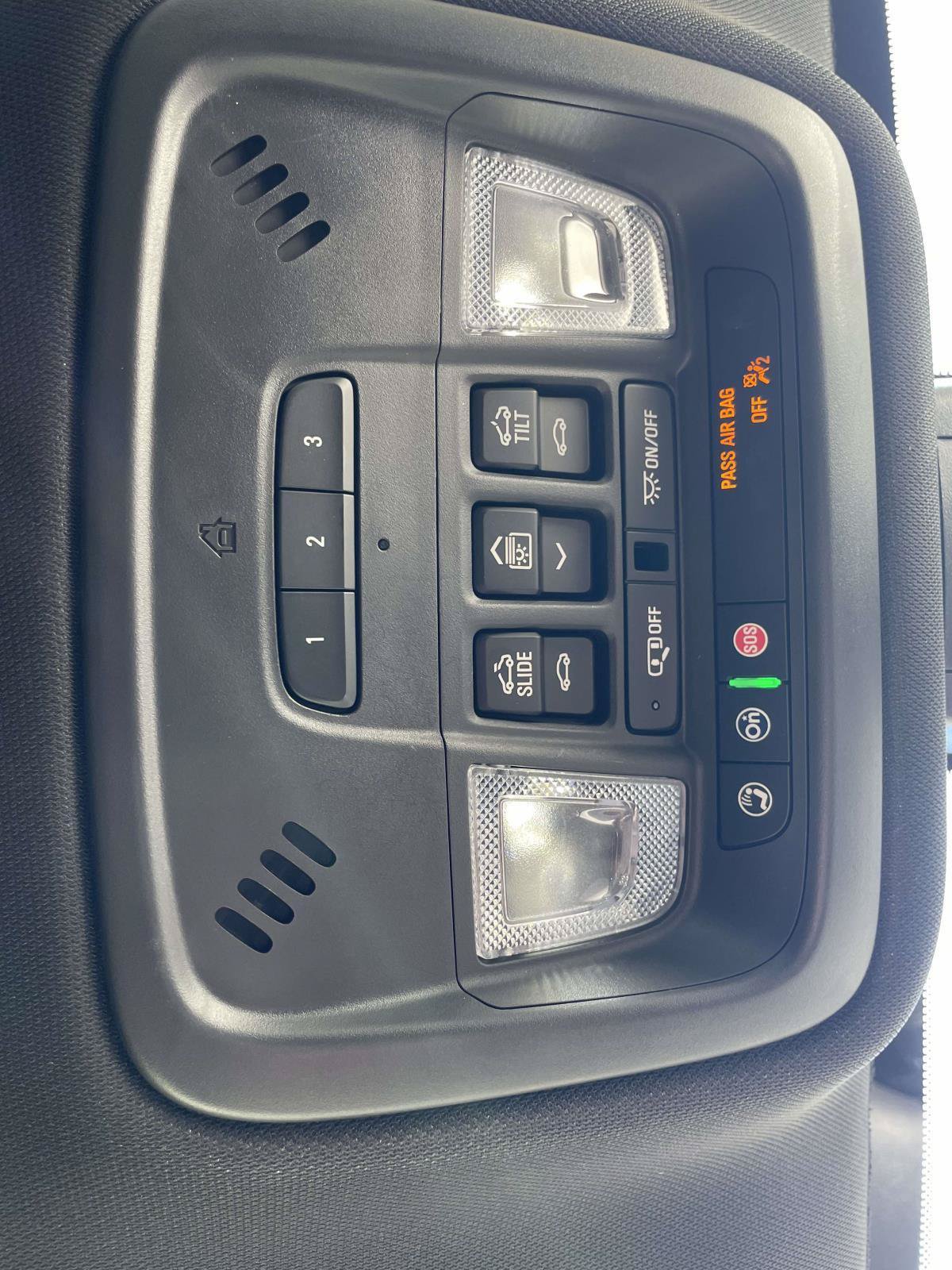 Used 2023 Chevrolet Traverse High Country FWD image 29