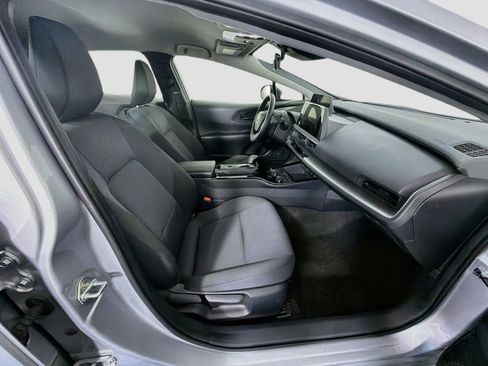 Used 2025 Toyota Prius FWD image 31
