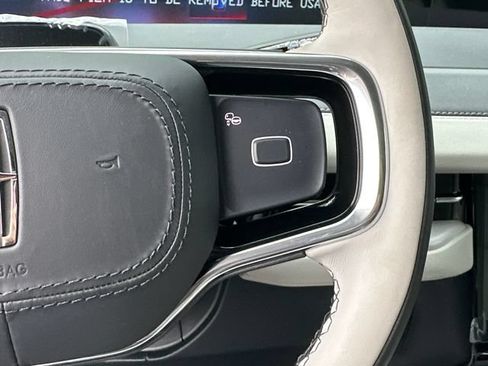 New 2026 Lincoln Navigator L Premier AWD/4WD image 25