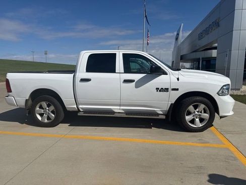 Used 2015 RAM 1500 Express AWD/4WD image 2
