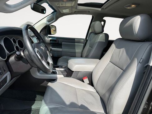 Used 2015 Toyota Sequoia SR5 image 2