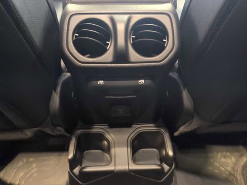 Used 2024 Jeep Gladiator Sport image 21