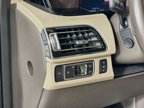 Used 2022 Lincoln Navigator L Reserve AWD/4WD image 10