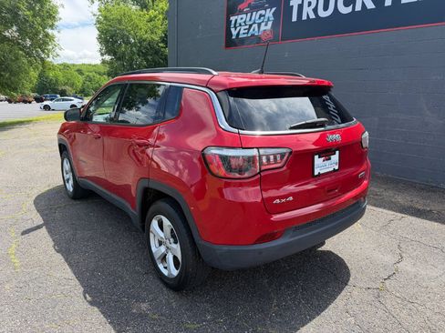 Used 2019 Jeep Compass Latitude w/ Cold Weather Group AWD/4WD image 3