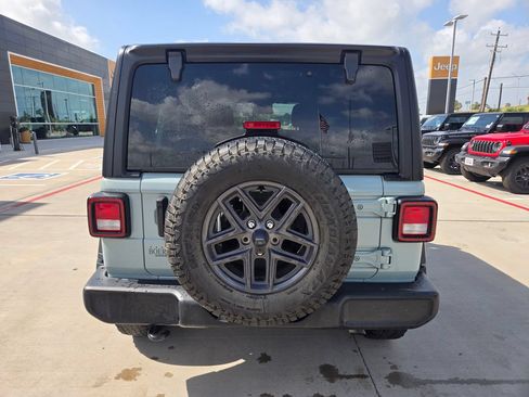 Used 2024 Jeep Wrangler Unlimited Sport AWD/4WD image 4