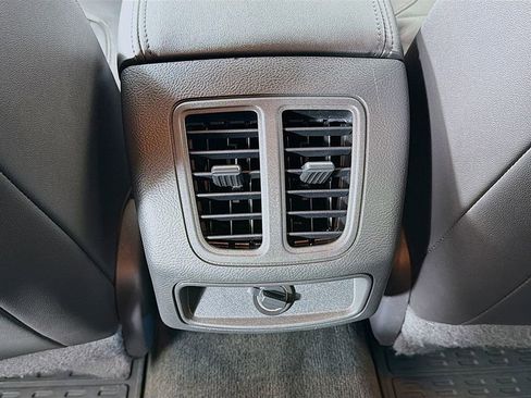 Used 2016 Ford Taurus SHO image 33